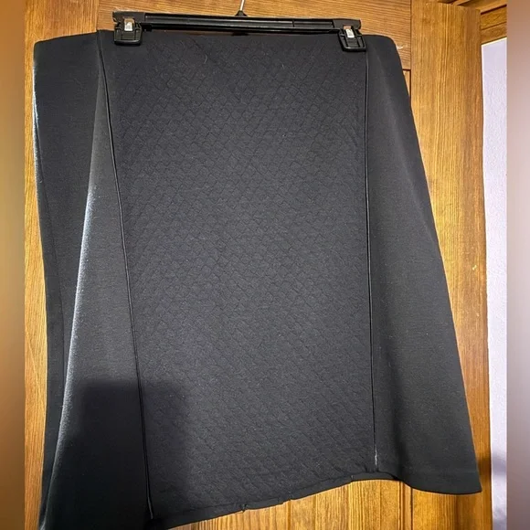 Laundry by Shelli Segal pencil skirt with quilting and piping detail size 12 EUC - Picture 1 of 3